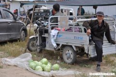 父子摆摊卖什么好 儿子摆地摊怎么发朋友圈