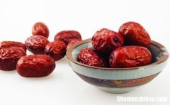 喝水泡红枣有什么好处 每天用红枣泡水喝有什么好处和坏处
