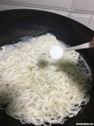 用微波炉怎么做牛肉面 微波炉烧牛肉的家常做法视频
