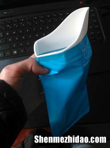 撒尿到矿泉水瓶 撒尿到矿泉水瓶有气泡