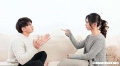 梦见被妈妈打哭 梦见和妈妈吵架打架哭泣