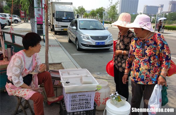 油腻大叔摆摊卖什么好 油腻大叔摆摊卖什么好卖