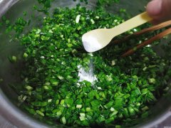 怎么把韭菜馅汤搜干净 怎么把韭菜馅汤搜干净又好吃