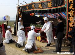 给死人鞠躬是多少度 给死人鞠躬是多少度的
