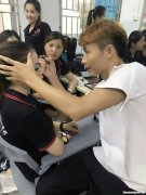 化妆培训过自己能画吗 化妆培训完有安排工作可能么
