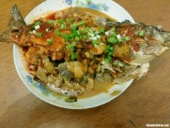 北方红烧鲤鱼怎么做 饭店红烧鲤鱼的做法视频