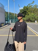 宽松黑t怎么搭配 黑色中长宽松t的搭配