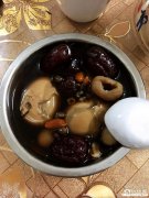 黑豆煮红糖怎么煮功效 黑豆熬红糖熬水喝起什么作用