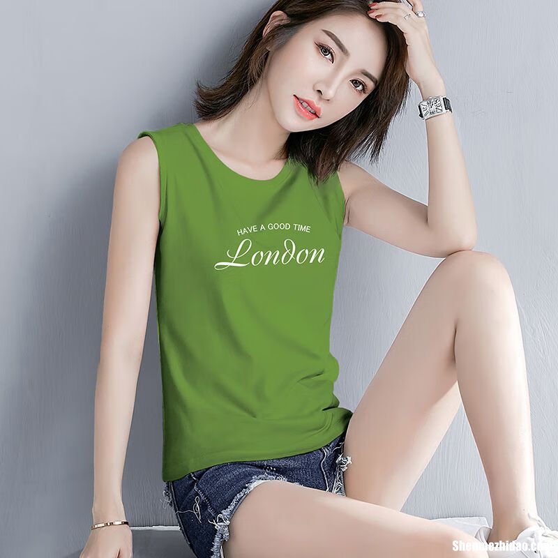 绿色无袖上衣怎么搭配 绿色无袖连衣裙配什么打底