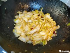 白菜片怎么炒好吃 白菜片怎么炒好吃又简单