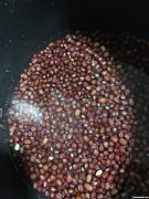 熬好的红豆汤水怎么黑的 煮的红豆汤为什么变成了绿色的了