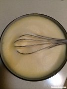 怎么用打蛋器给牛奶打泡 用打蛋器打奶泡的制作方法