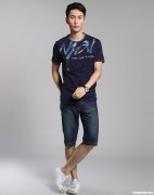 藏青色t恤怎么搭配 藏青色t恤怎么搭配裤子