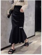 长款鱼尾裙怎么搭配 长款鱼尾裙的搭配什么上衣