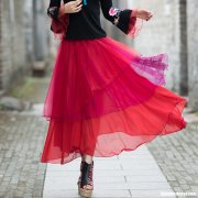 女红色裙子怎么搭配衣服图片欣赏 女红色短款裙子怎么搭配什么裤子好看图片大全