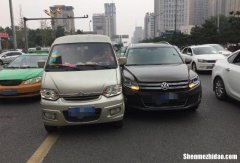 开车刮擦怎么走保险吗 开车刮蹭怎么处理打什么电话